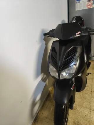 Aprilia Sportcity 125 Negra