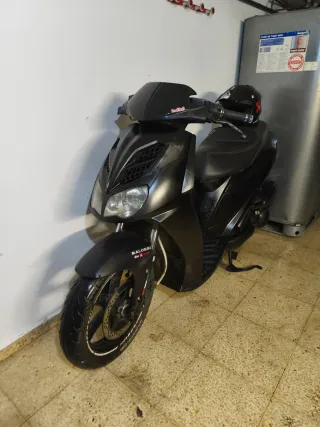Aprilia Sportcity 125 Negra