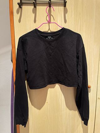 Sudadera corta Bershka negra