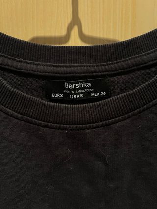 Sudadera corta Bershka negra
