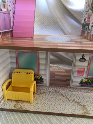 Casita de muñecas de madera
