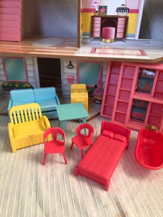 Casita de muñecas de madera