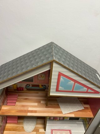 Casita de muñecas de madera