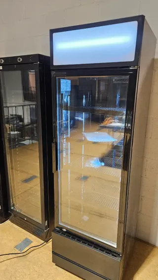 Nevera Vertical Puerta Cristal