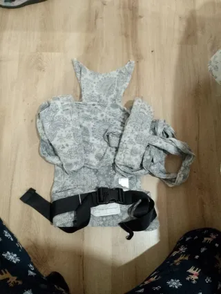 Mochila marca Fidella Portabebés Gris Estampado