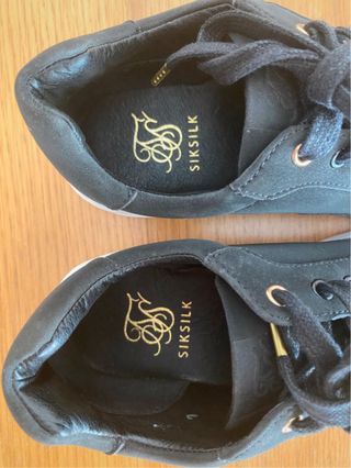 Sapatilhas SikSilk Pretas e Douradas