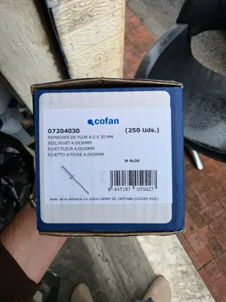 Rivetti a fiore "cofan" 4x30 mm, scatola da 250 pz