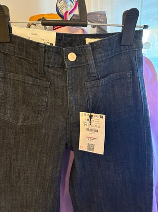 Pantalones vaqueros Bershka Flare talla 34