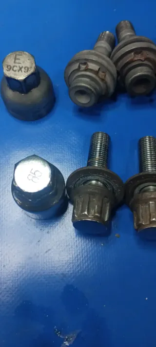 Tornillos Antirrobo Peugeot 407