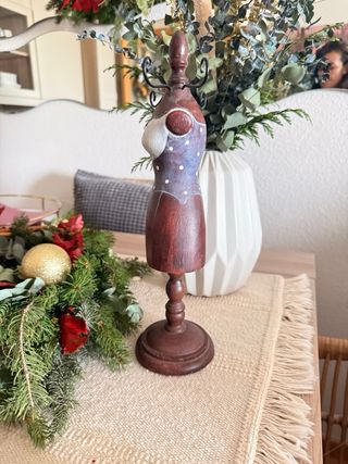 Cuelgacollares estilo corsé marrón y blanco