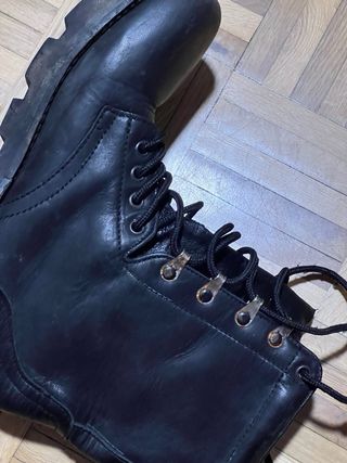 Botas militares altas de piel negras