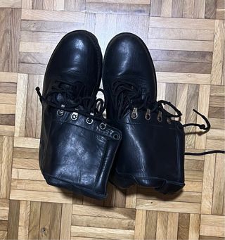 Botas militares altas de piel negras