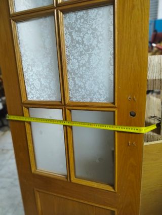 Puerta maciza madera con cristale ,