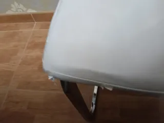 Silla diseño polipiel blanca y metal