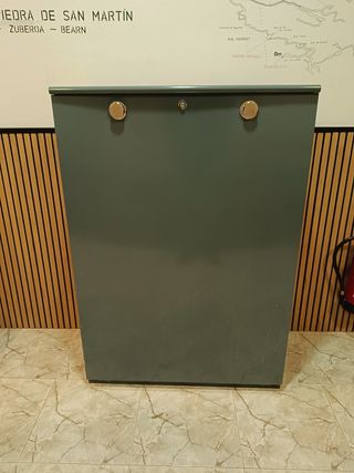 Armario para guardar mapas. Metalico