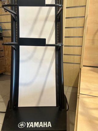 Expositor Yamaha 4 Teclados