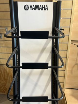 Expositor Yamaha 4 Teclados