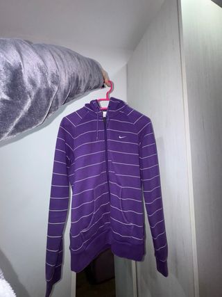 Chaqueta Nike Morada con Rayas Blancas