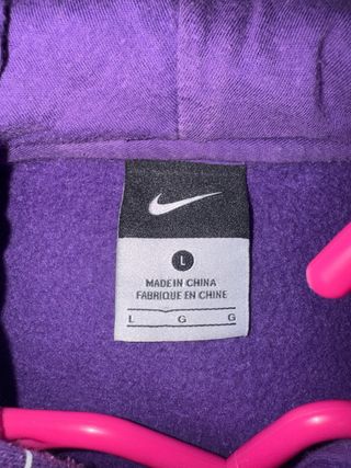 Chaqueta Nike Morada con Rayas Blancas