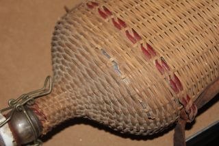 3 bottiglie di liquore Cleopatra, Manco Capac e Lourdes