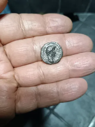 Denario Aelius o Augusto. Argento