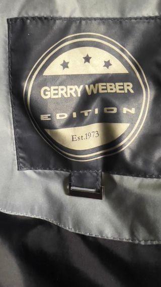 Chaquetón acolchado azul. Trenka