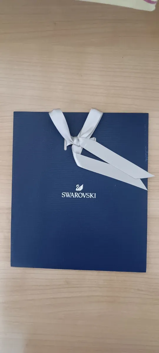 Collar Swarovski de brillante nuevo con su caja