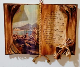 Libro decorativo aperto