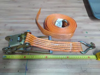 Cinghia a cricchetto arancione con ganci