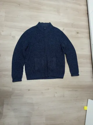 Jersey azul con cremallera