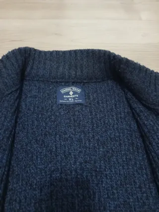 Jersey azul con cremallera