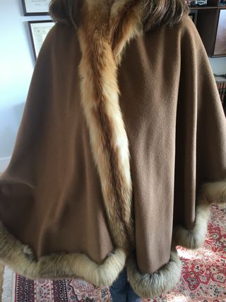 Capa de pelo de camello  y piel zorro talla única