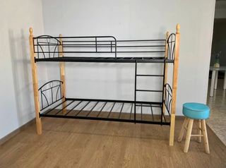 Litera de forja y madera