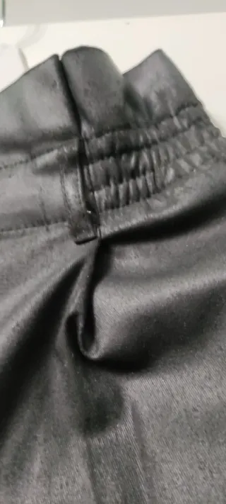 Pantalón corto polipiel negro talle alto