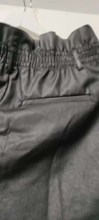 Pantalón corto polipiel negro talle alto