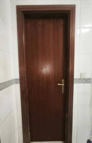 Puertas de interior madera oscura
