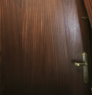 Puertas de interior madera oscura