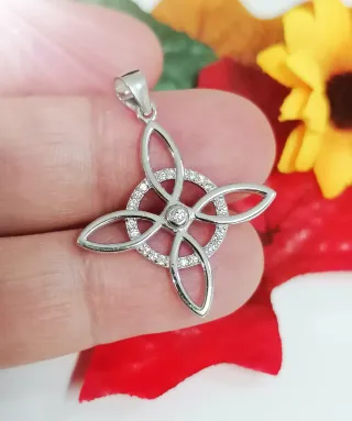 Colgante Plata de  Ley Nudo de Bruja circonitas