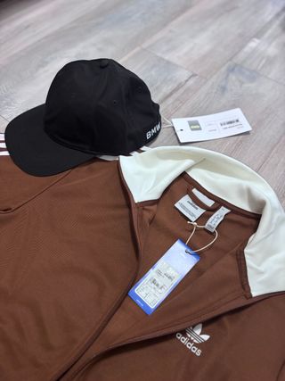 Chaqueta Adidas Adicolor Talla M + Gorra Negra