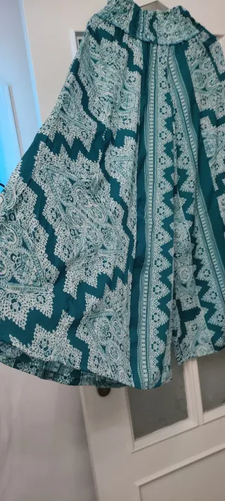 Pantalón palazzo verde con estampado