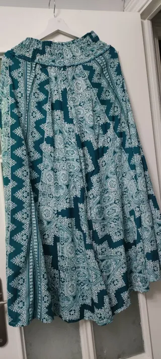 Pantalón palazzo verde con estampado