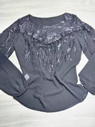 Camiseta lentejuelas y flecos