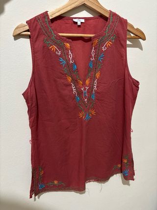 Blusa Yila bordada sin mangas Talla M