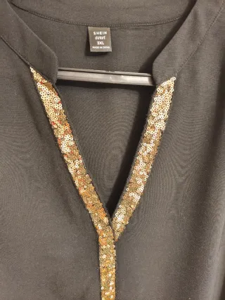 Blusa negra con lentejuelas doradas Talla 3xL-56