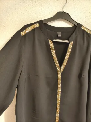Blusa negra con lentejuelas doradas Talla 3xL-56