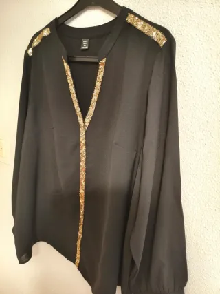Blusa negra con lentejuelas doradas Talla 3xL-56