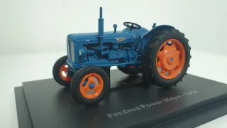 Tractor Fordson Power Major, Ebro Super 55.
