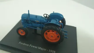 Tractor Fordson Power Major, Ebro Super 55.