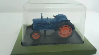 Tractor Fordson Power Major, Ebro Super 55.