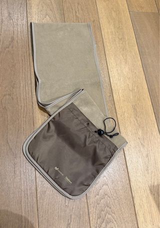 Gorro y bufanda de forro polar con bolsillos